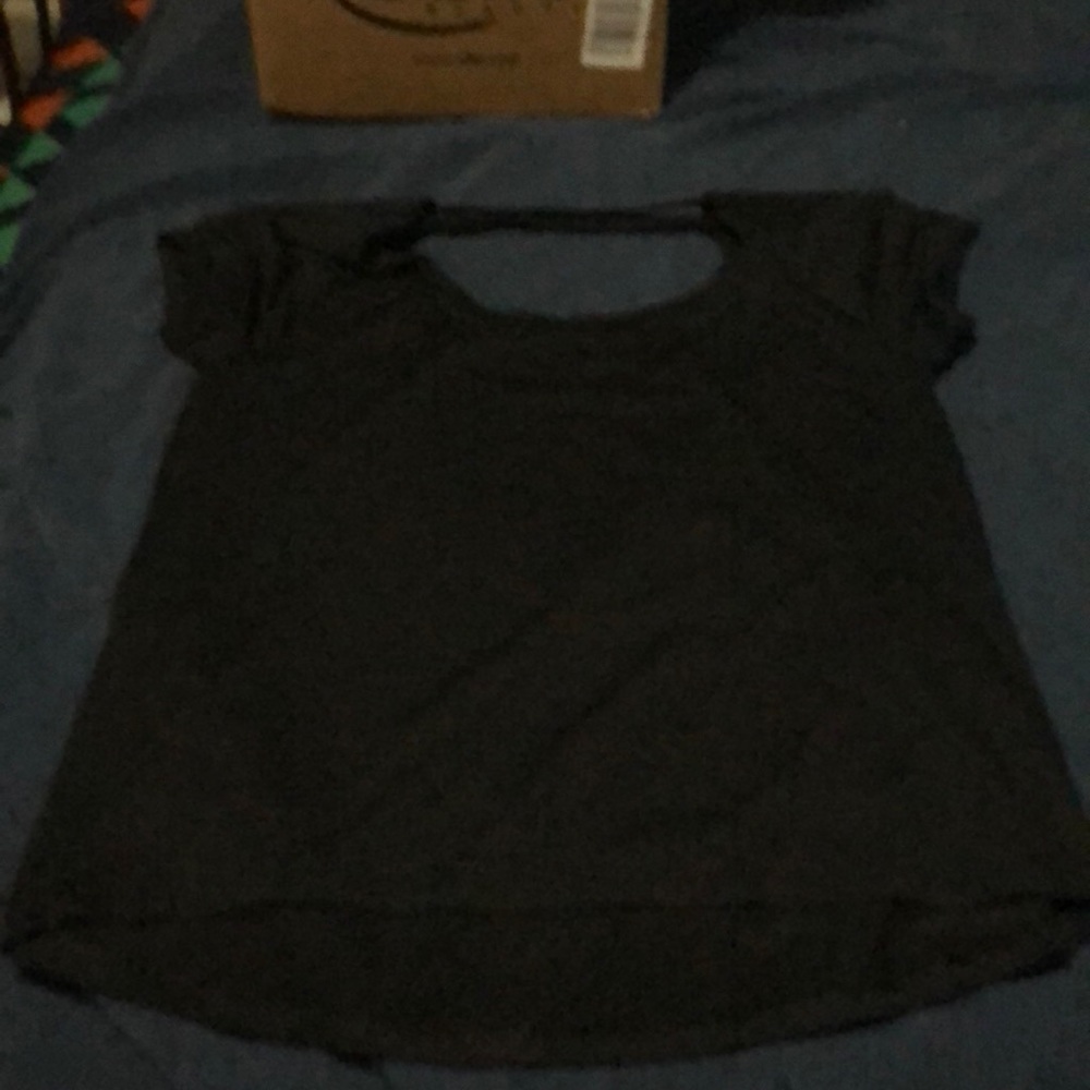 Women’s athletic top black